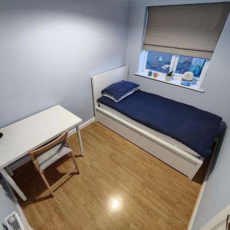 Joshua Court Single Room Stoke-on-Trent Esterno foto